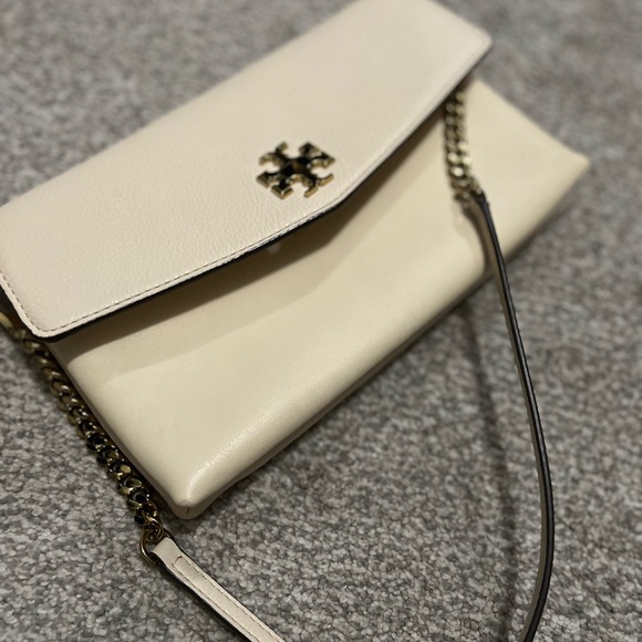 Tory Burch cream with gold hardware shoulder clutch - Picture 8 of 8
